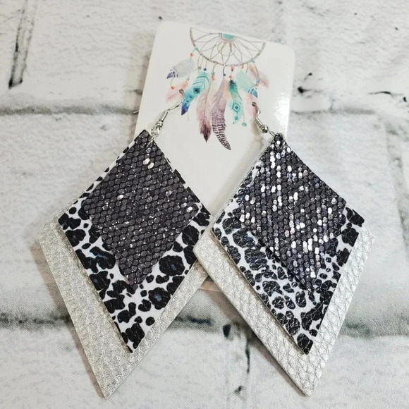 3 Layer Grey Sparkle Faux Leather Dangle Chic Lightweight Earrings 3g6 - Picture 4 of 5